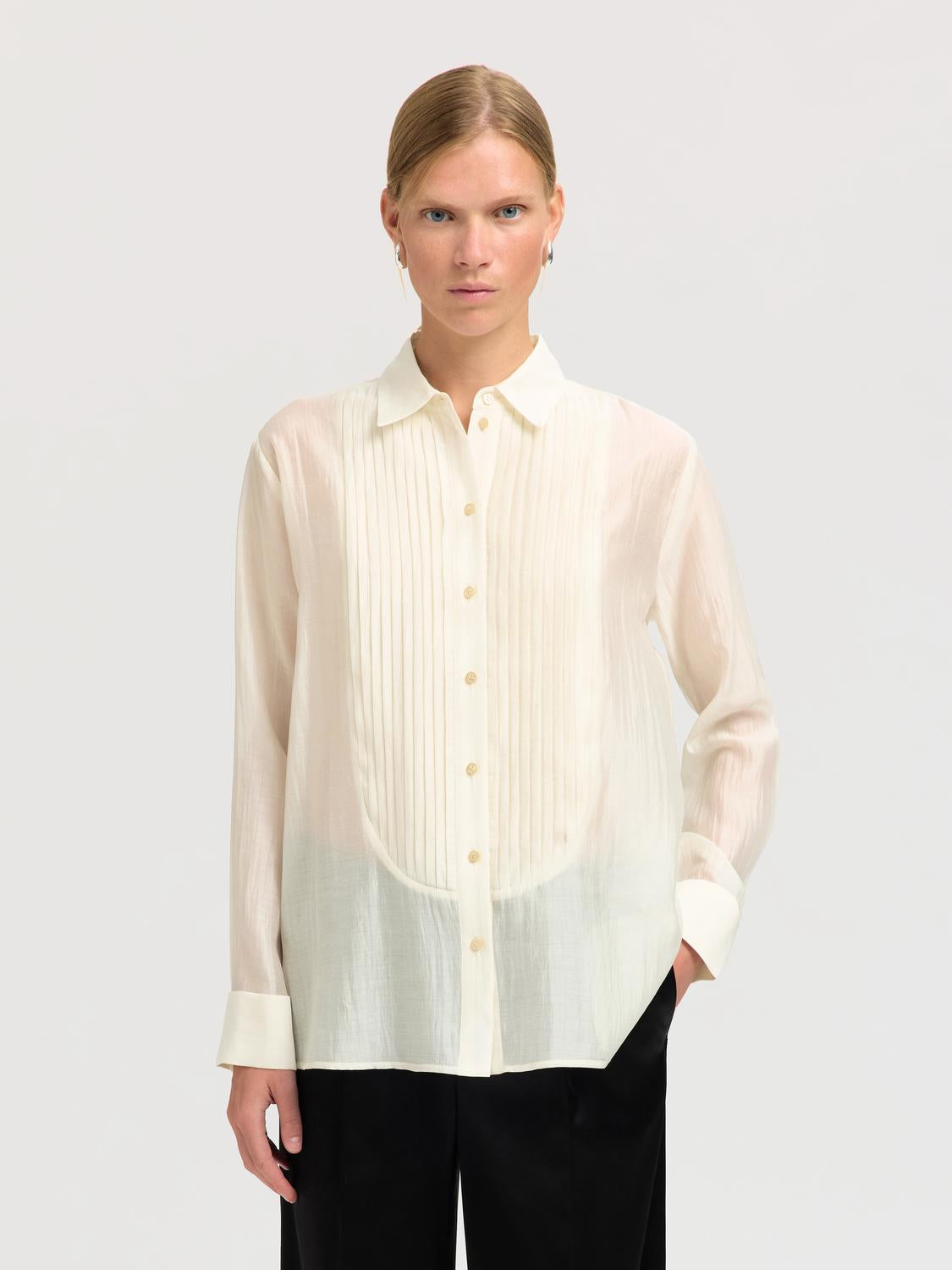 model_shot-front